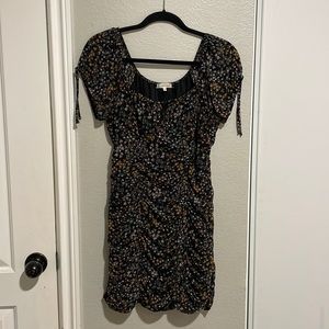 Black body shopping dress with flowers.